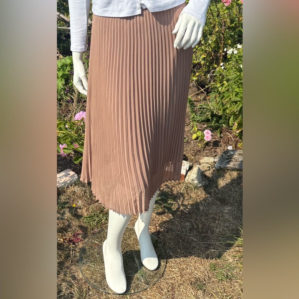 Aritzia Babaton Jude Brown Chiffon Plisse Pleated A-Line Midi Skirt in size XXS